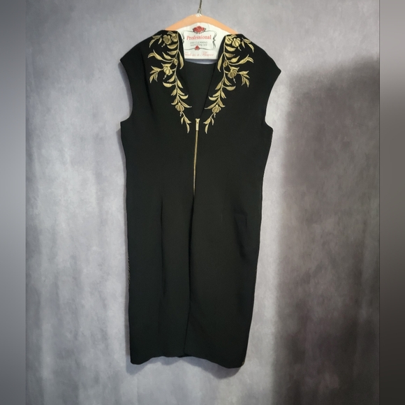 Karen Millen Size 12 STUNNING EMBROIDERED FLORAL PENCIL DRESS IN BLACK GOLD - Picture 2 of 6